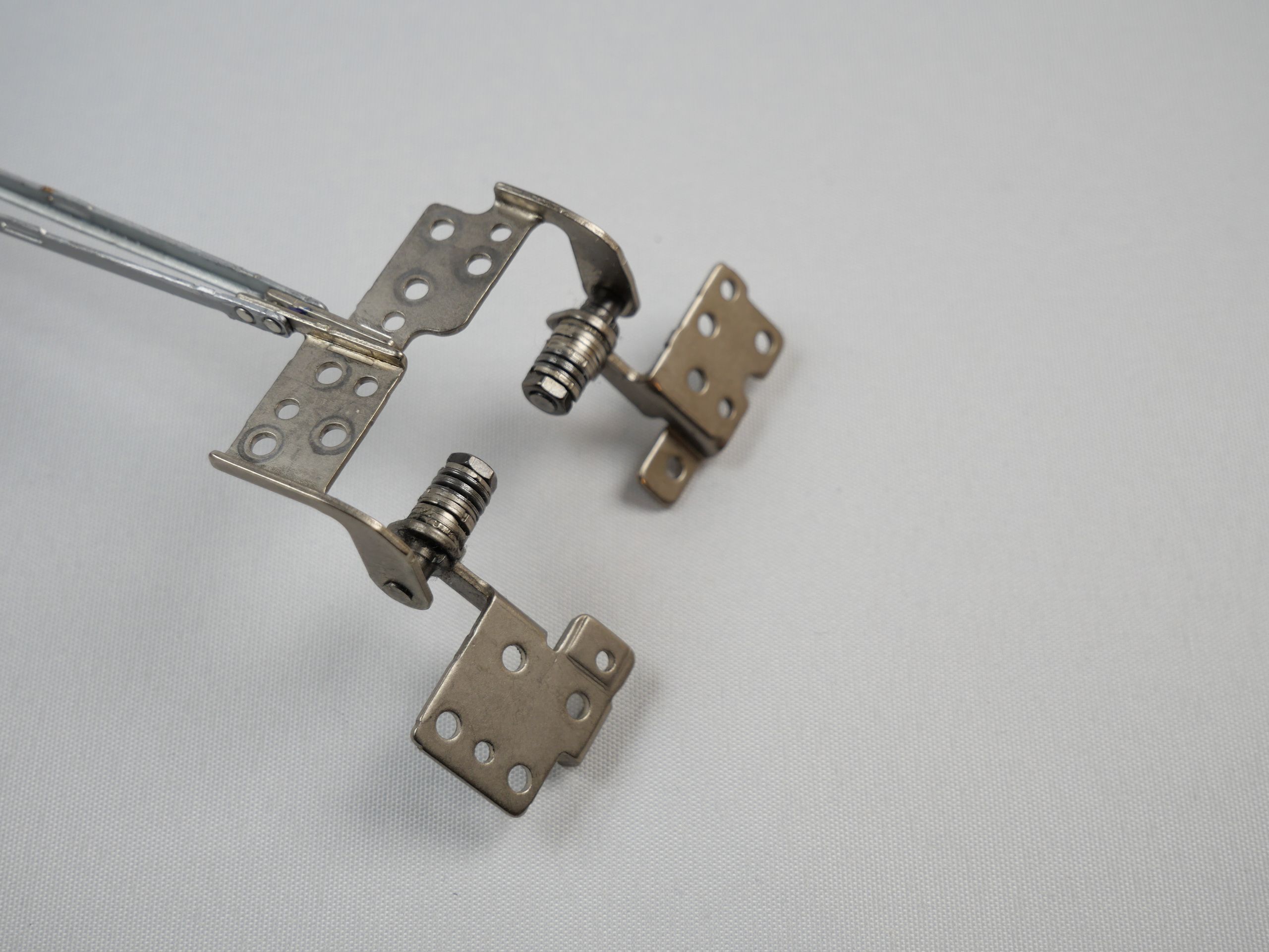 asus-p550cc-xo558g-display-hinges-43-5