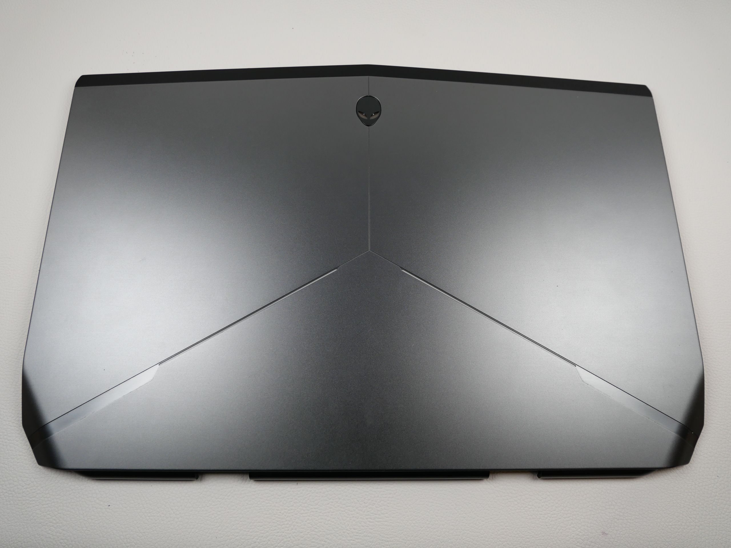 alienware-17-r3-top-lid-back-cover-430-1