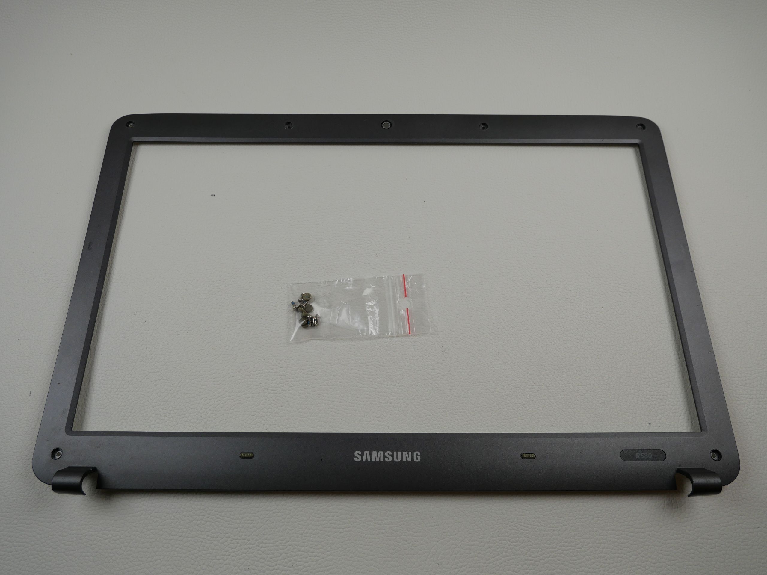 samsung-np-r530-front-frame-bezel-653-1
