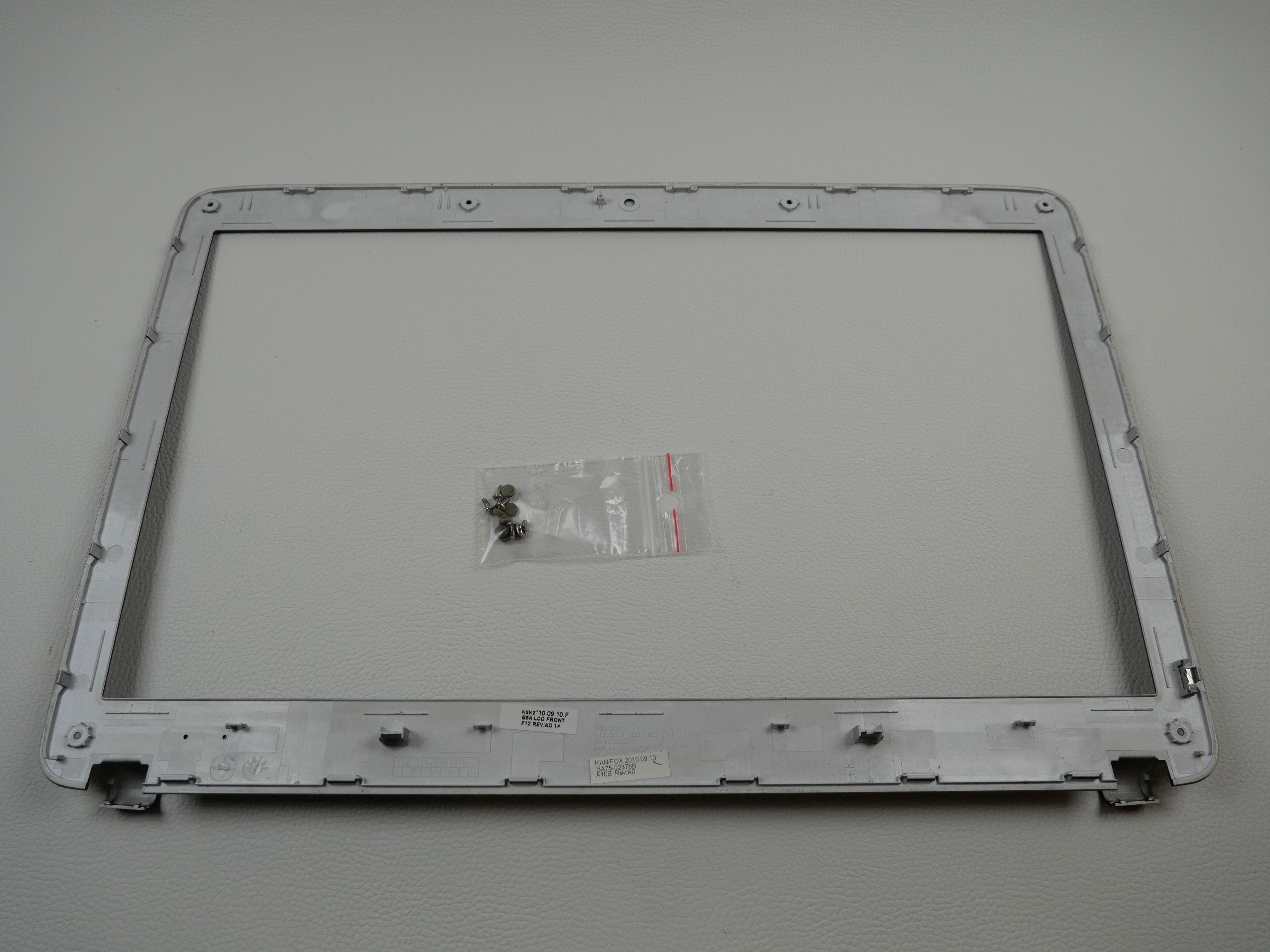 samsung-np-r530-front-frame-bezel-653-2