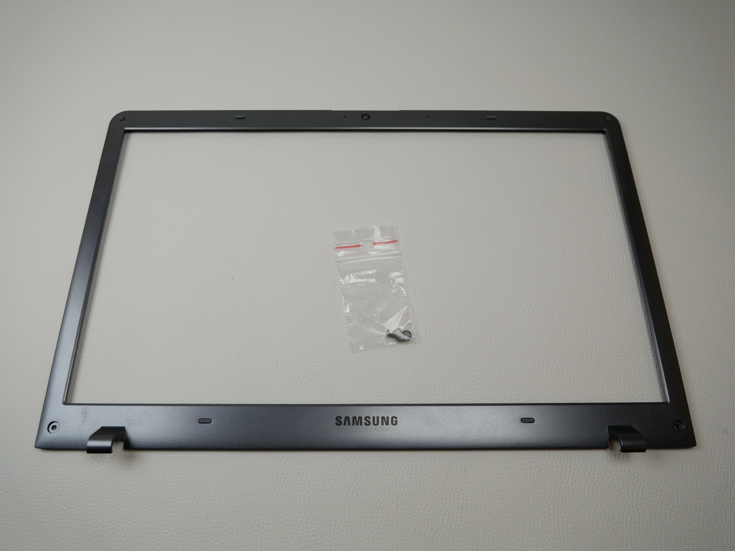 samsung-np355v5c-front-frame-bezel-598-1