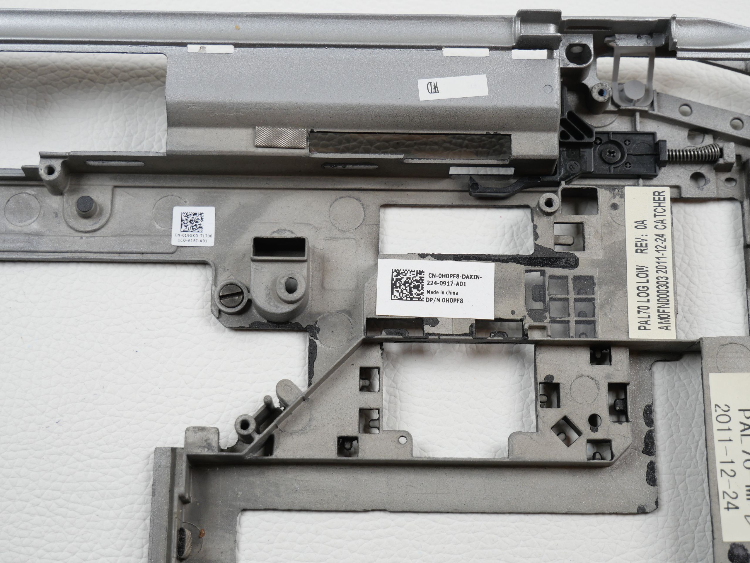 dell-latitude-e6320-case-bottom-824-4