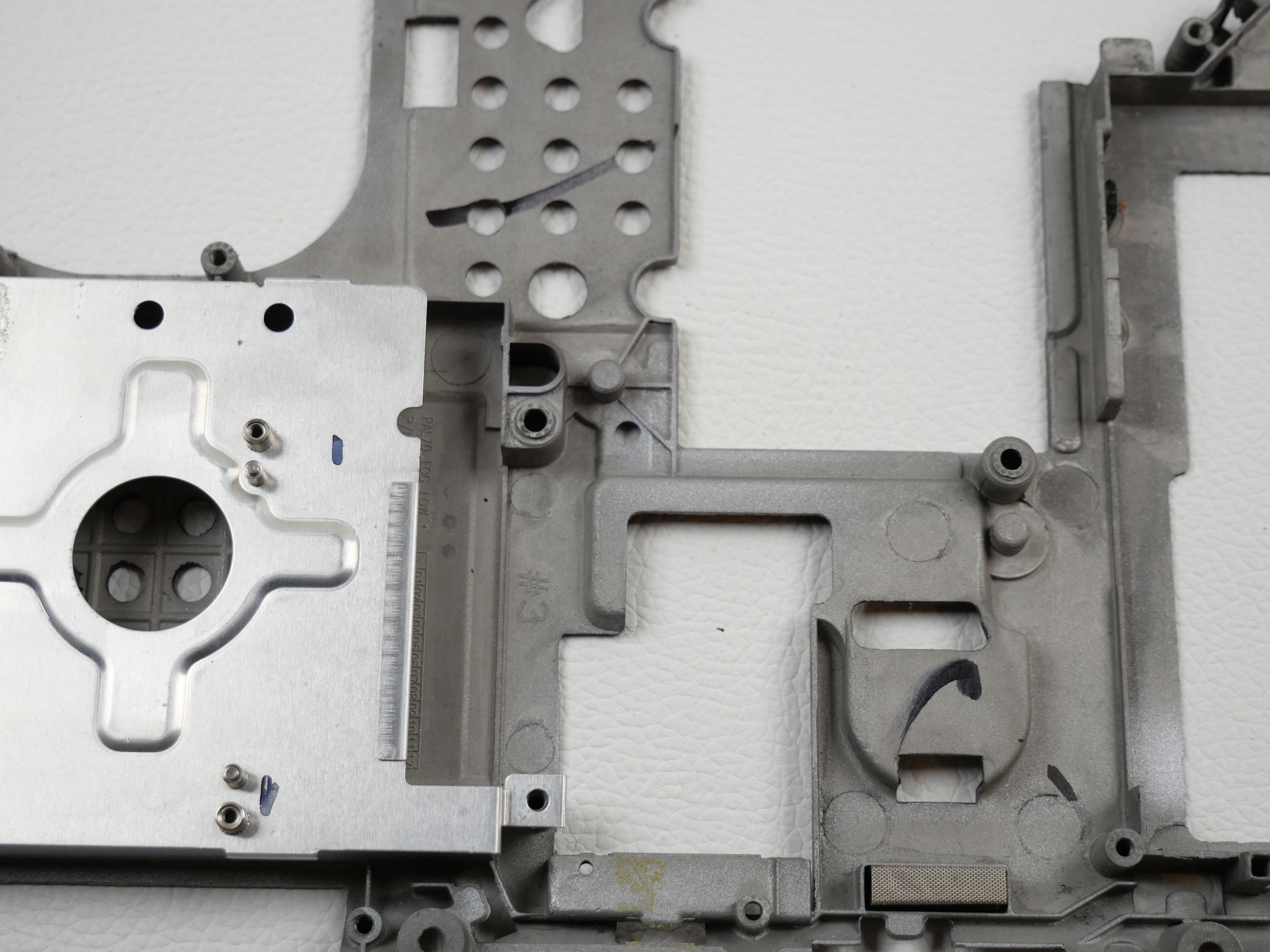 dell-latitude-e6320-case-bottom-824-5