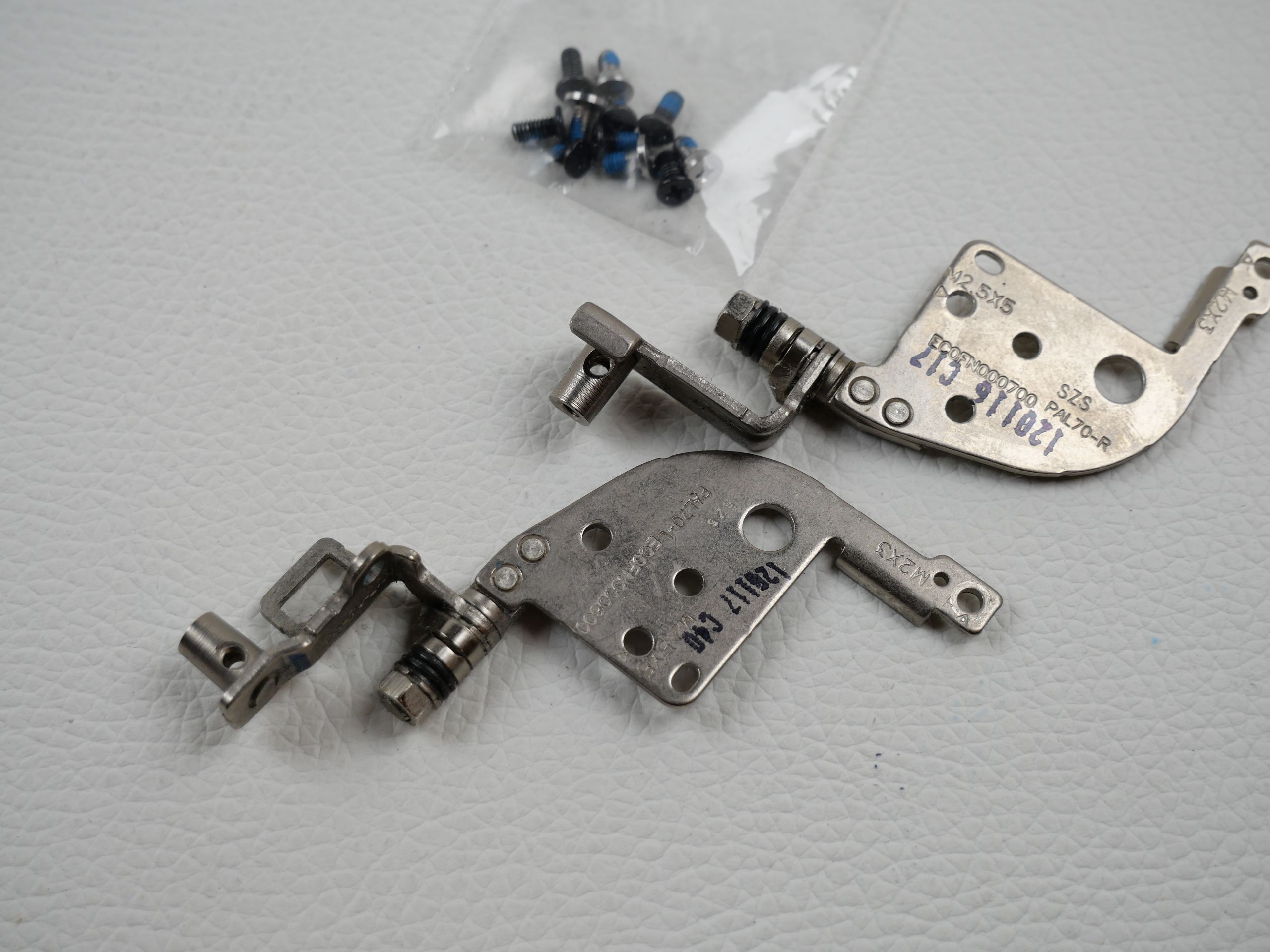 dell-latitude-e6320-display-hinges-812-3