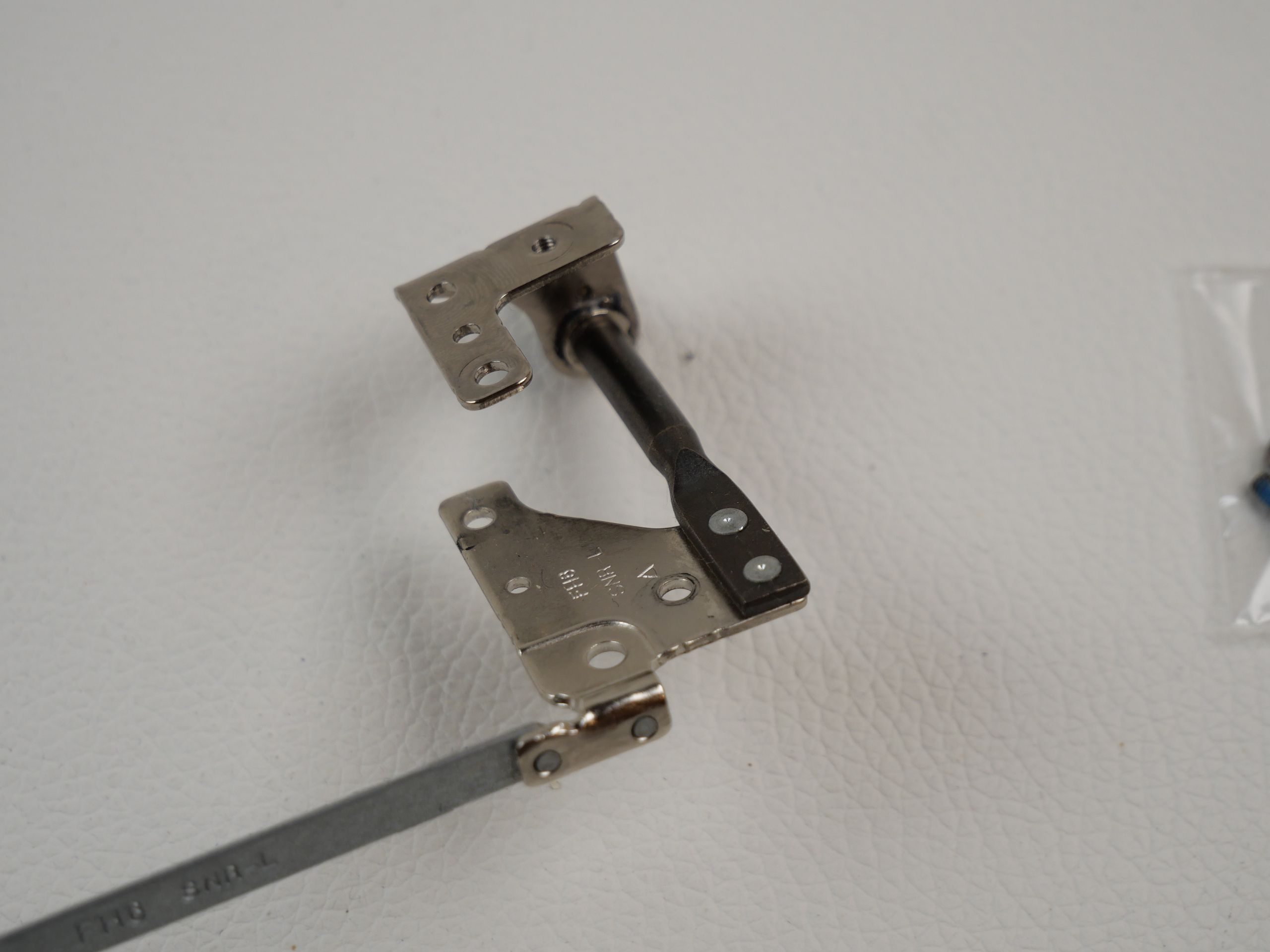 fujitsu-lifebook-a532-display-hinges-871-3