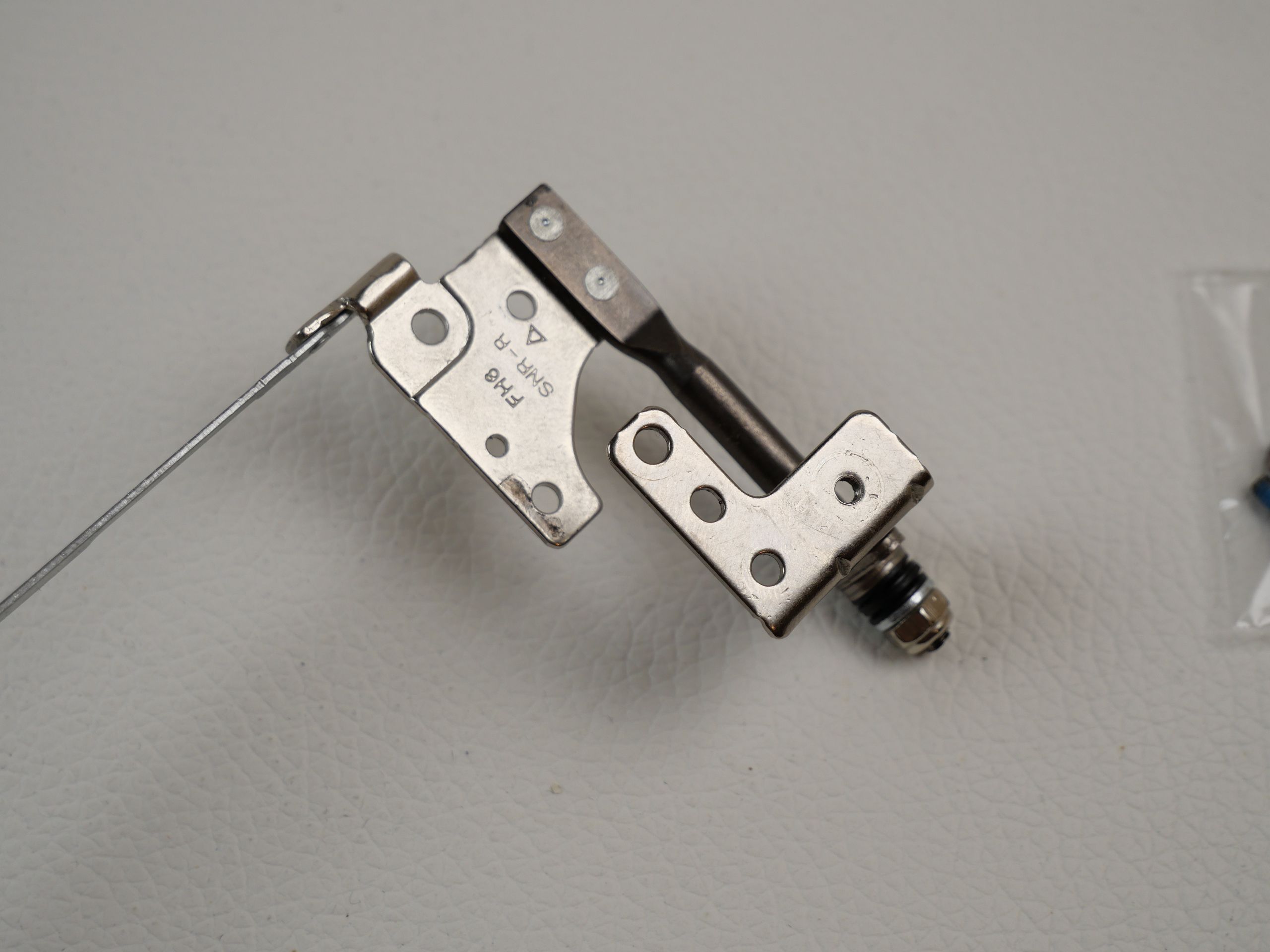 fujitsu-lifebook-a532-display-hinges-871-4