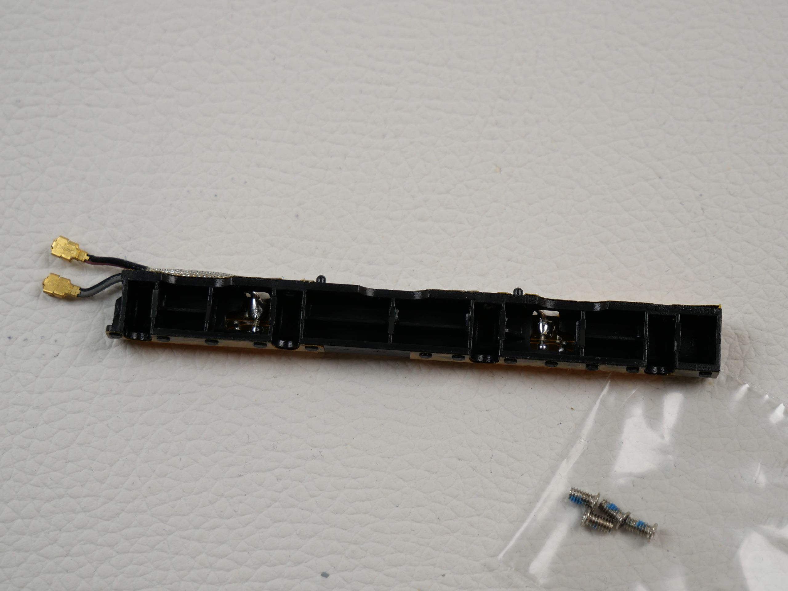 apple-macbook-pro-a1297-mid-2009-antenna-1001-2