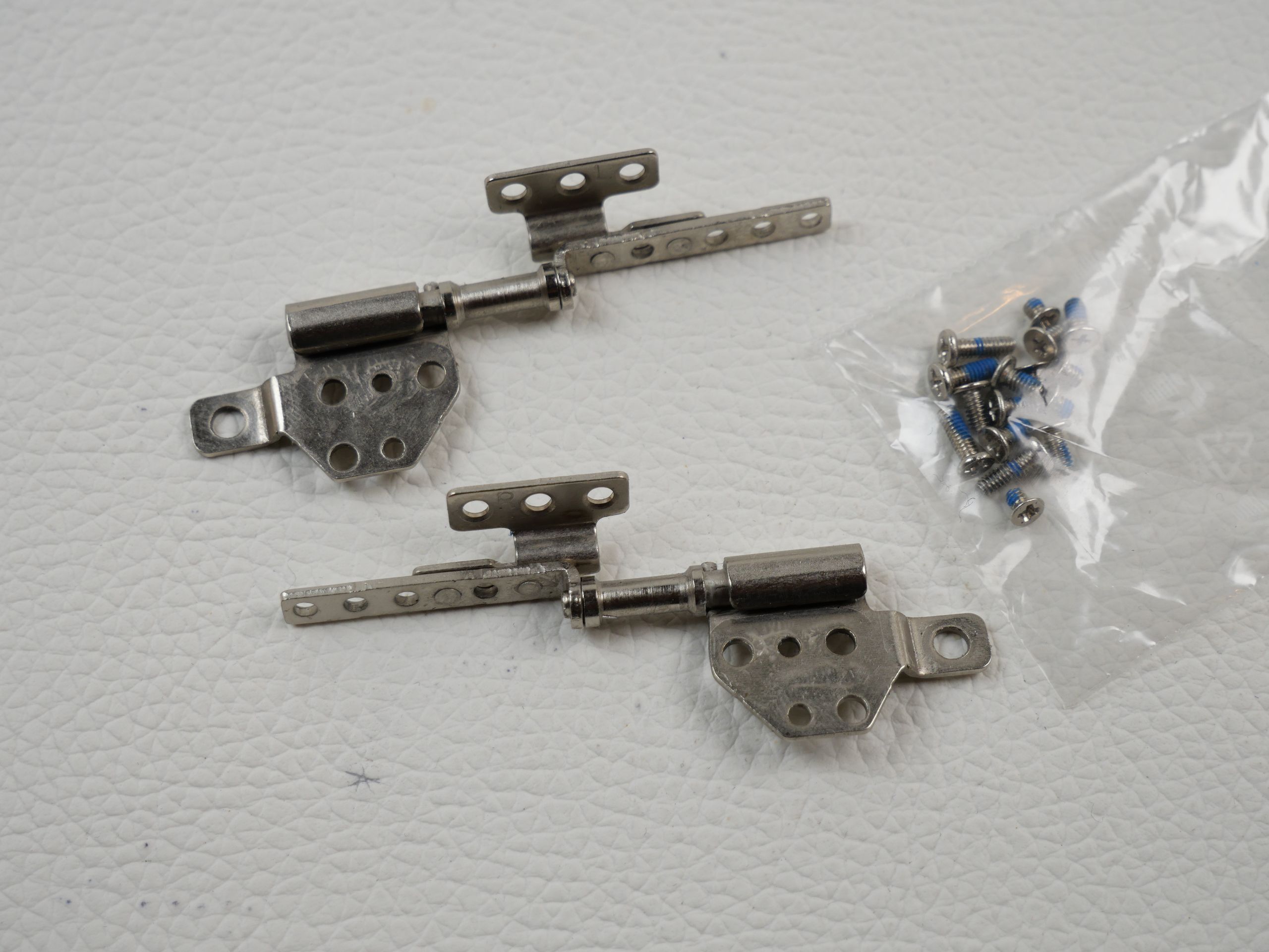 jumper-technology-ezbook-s15-display-hinges-1030-1