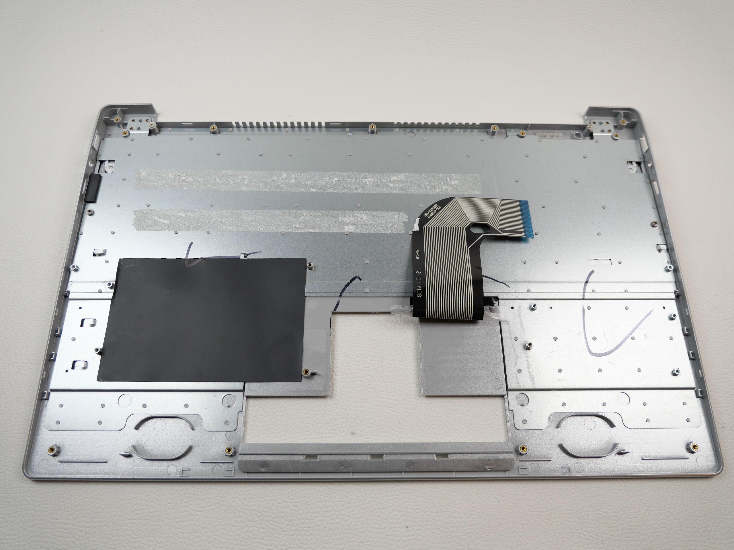 jumper-technology-ezbook-s15-palmrest-keyboard-1042-2