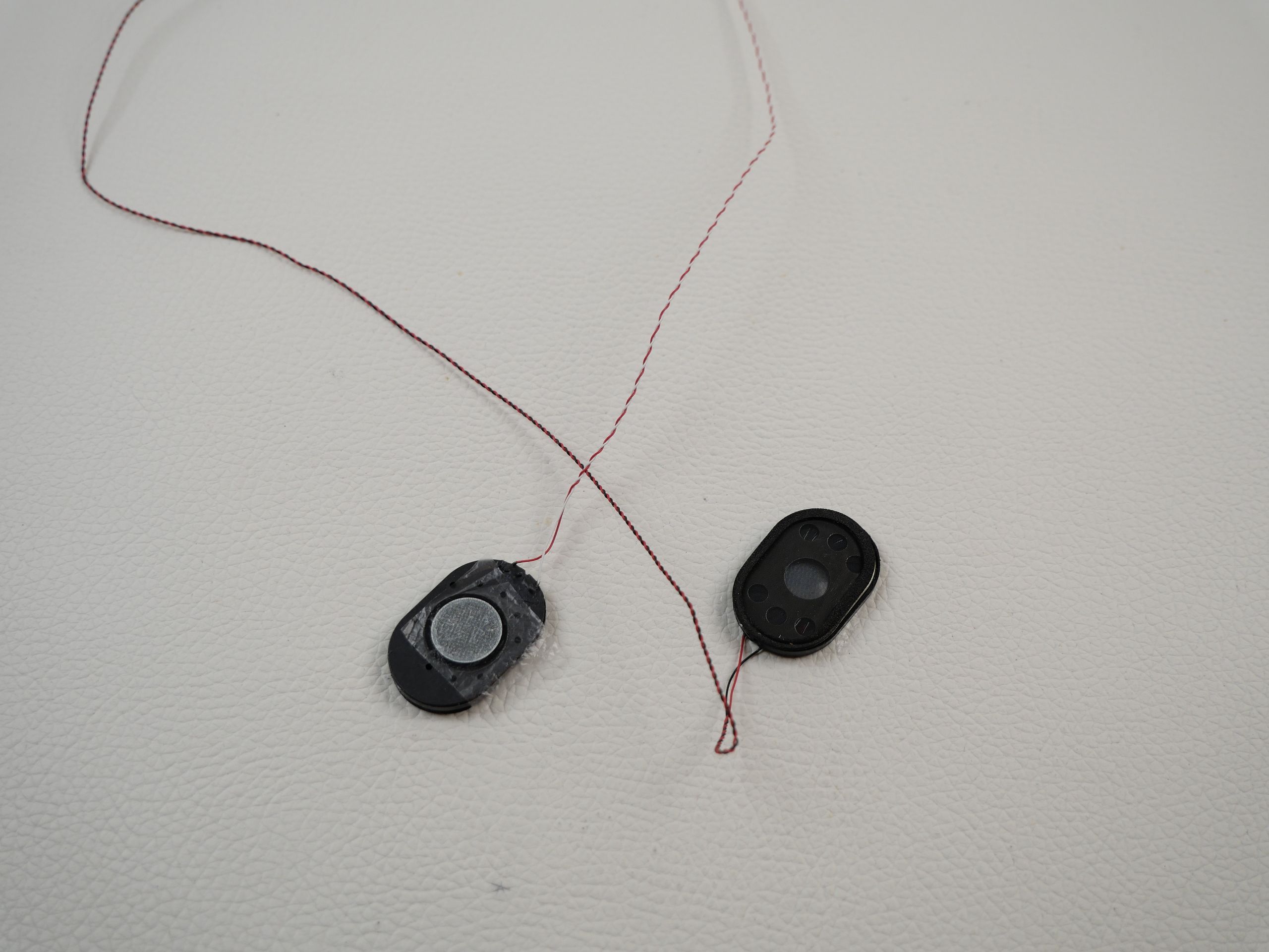 jumper-technology-ezbook-s15-speaker-1028-2