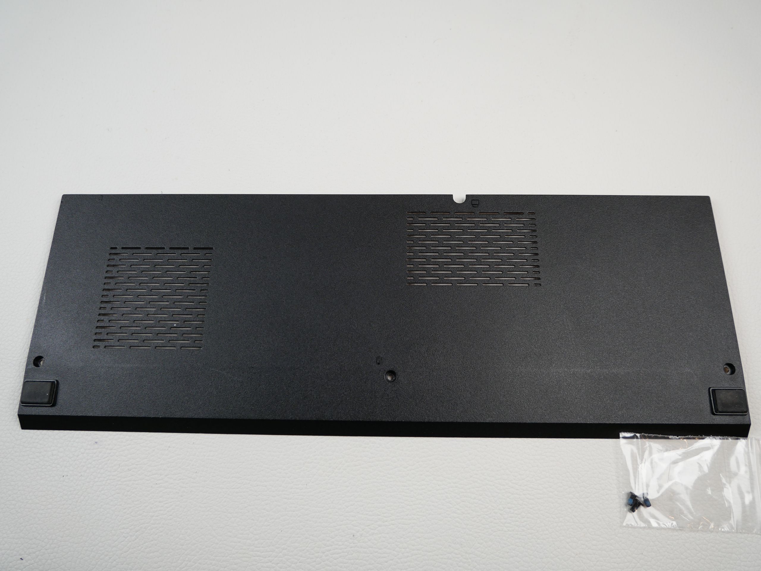 schenker-xmg-a504-clevo-w355ss-access-panel-door-cover-1084-1