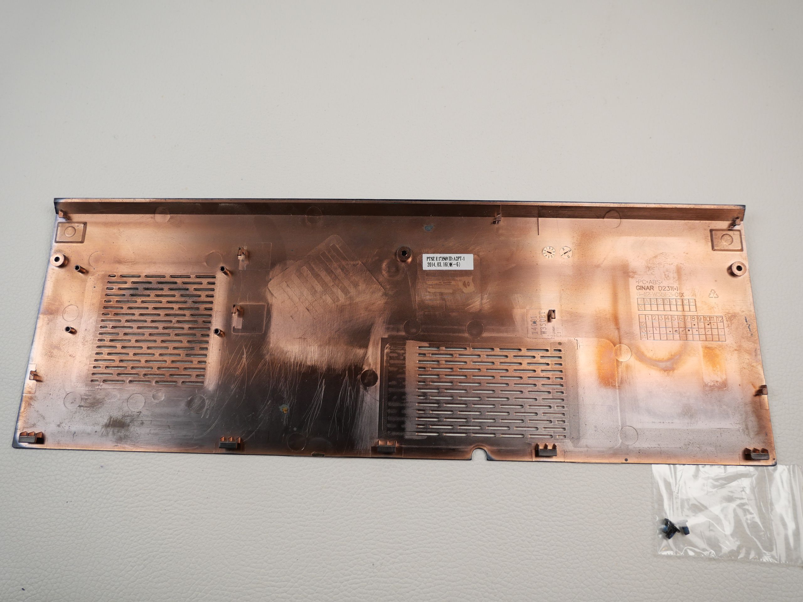 schenker-xmg-a504-clevo-w355ss-access-panel-door-cover-1084-2
