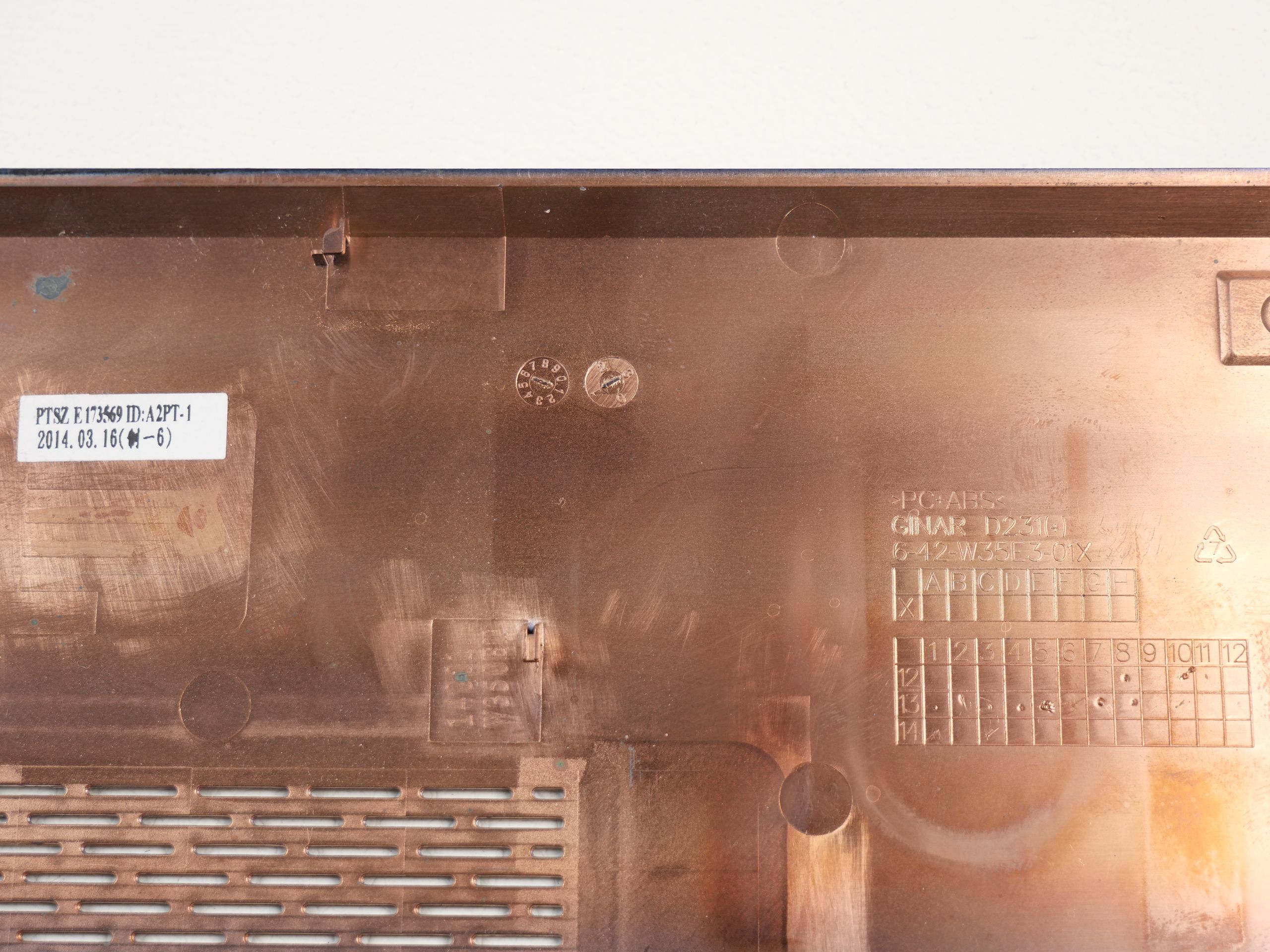 schenker-xmg-a504-clevo-w355ss-access-panel-door-cover-1084-3