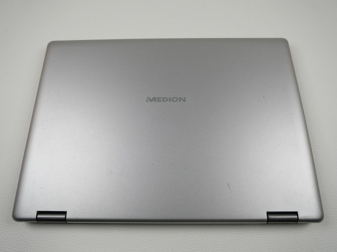 Akoya E2227T