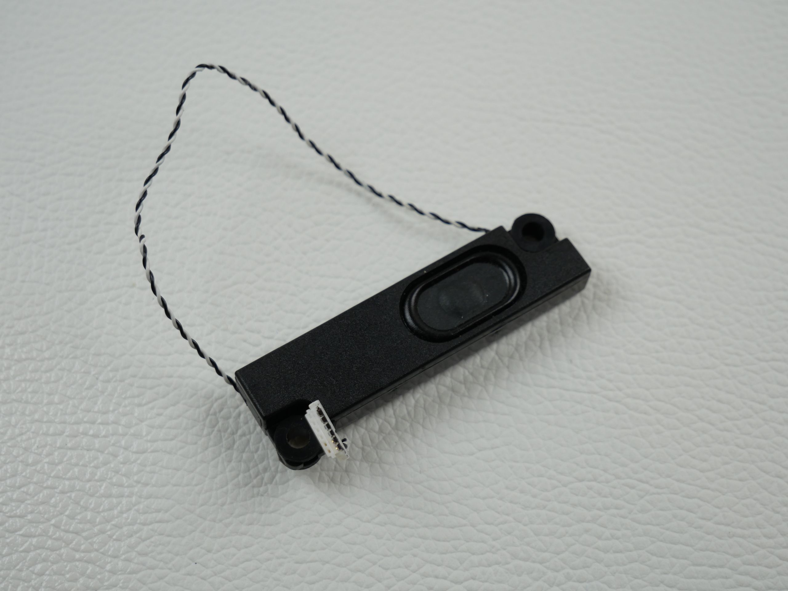 msi-gs63-7rd-stealth-speaker-1405-2