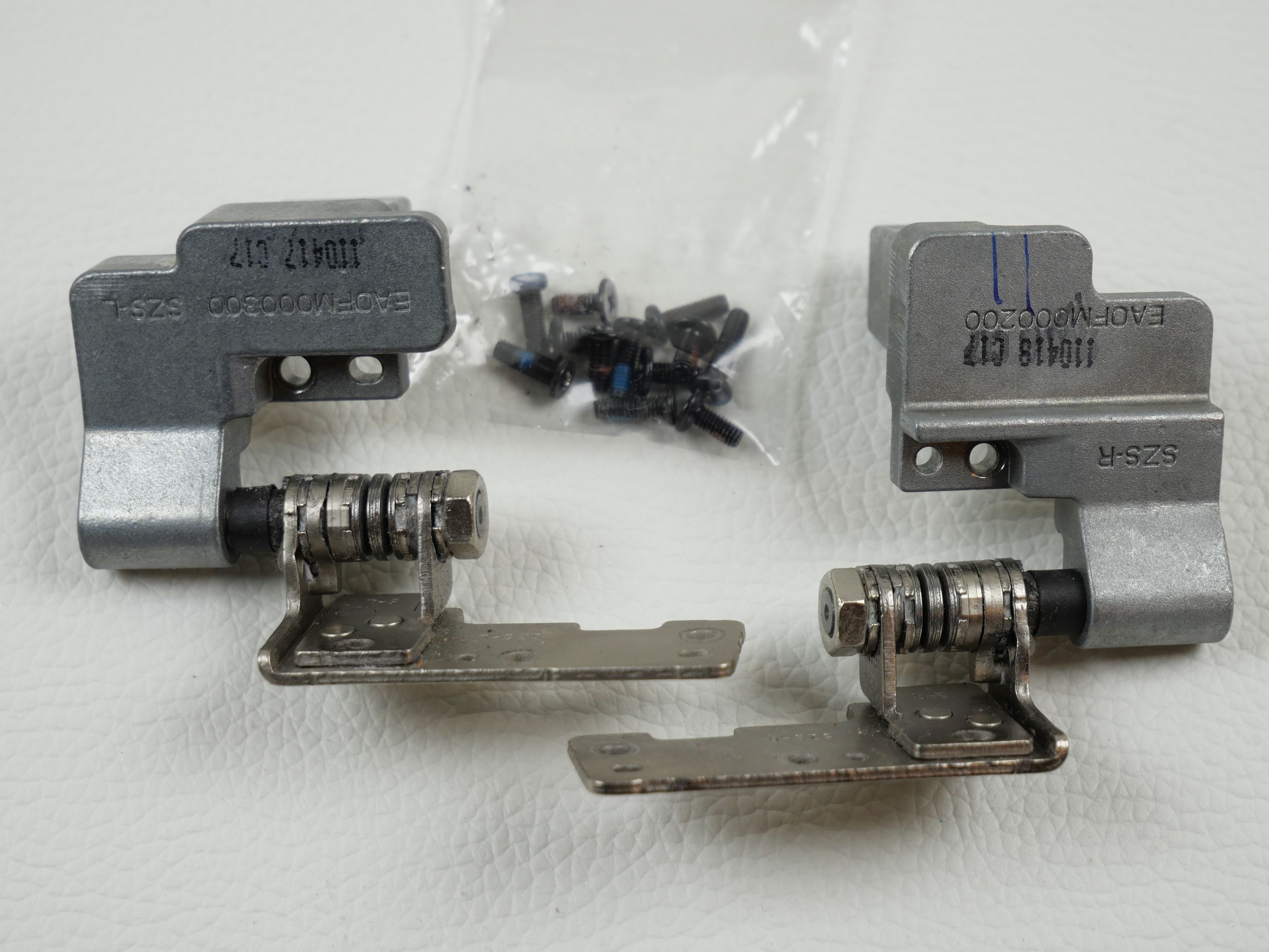 alienware-m18x-display-hinges-1616-1