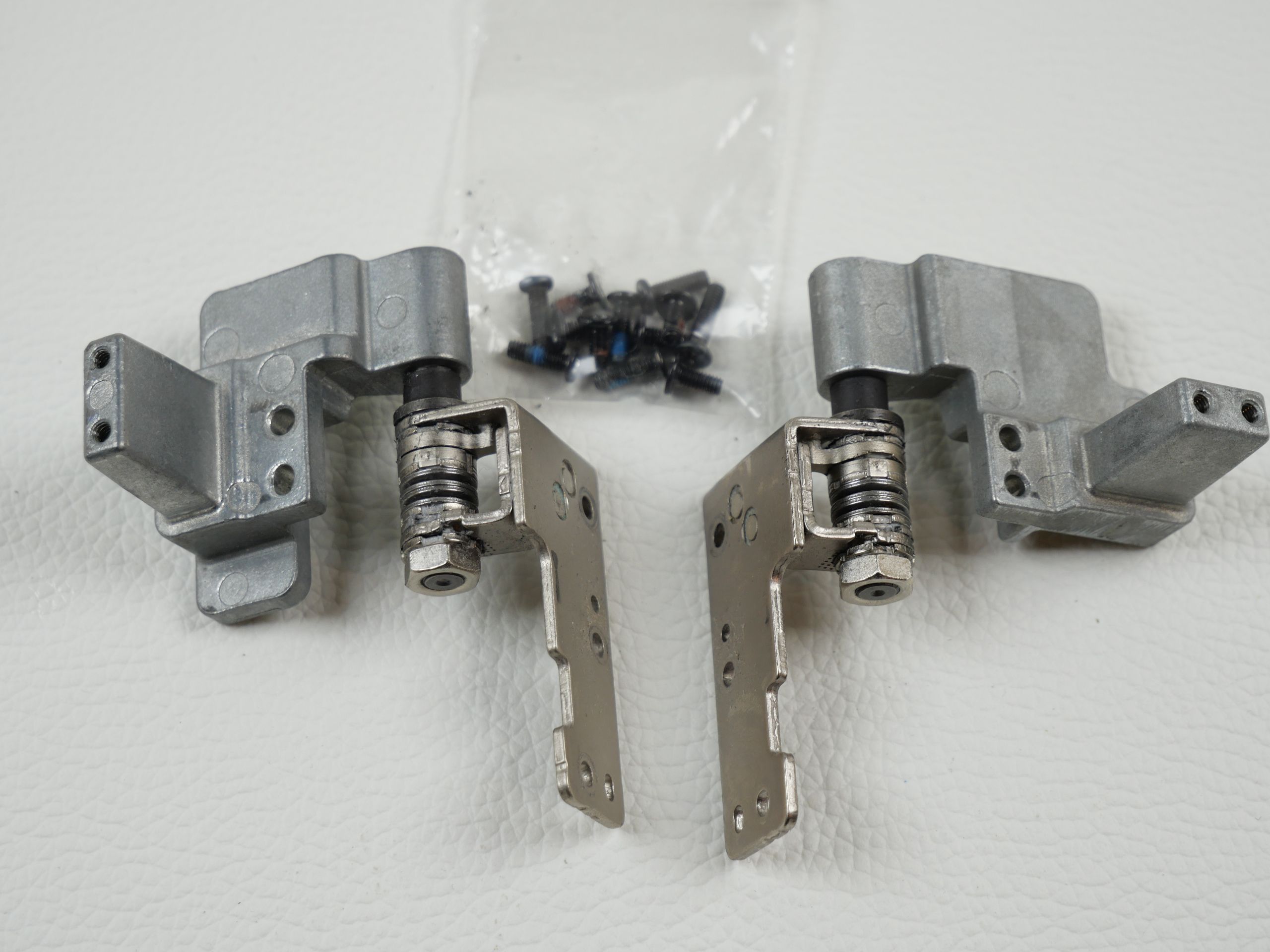alienware-m18x-display-hinges-1616-2