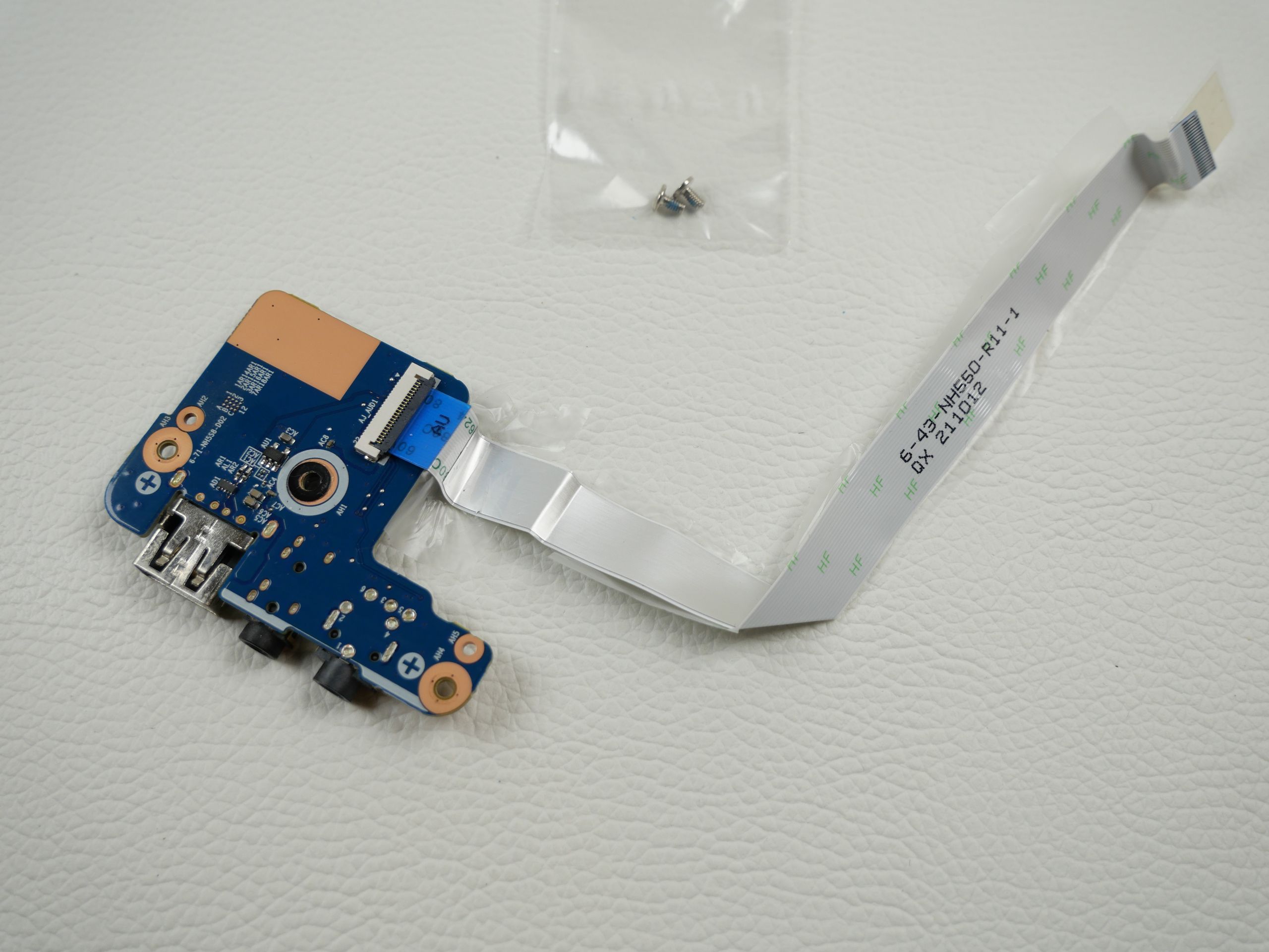 gigabyte-a5-k1-module-board-usb-connector-earphone-jack-1539-1
