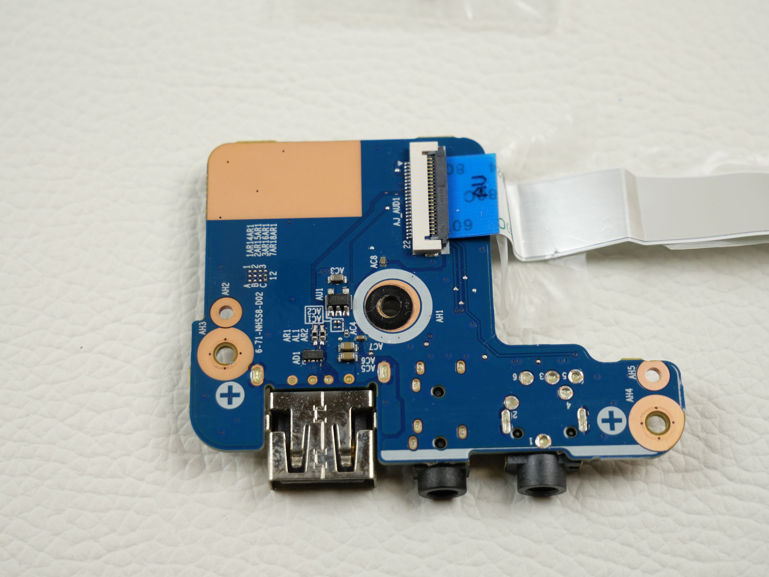 gigabyte-a5-k1-module-board-usb-connector-earphone-jack-1539-2