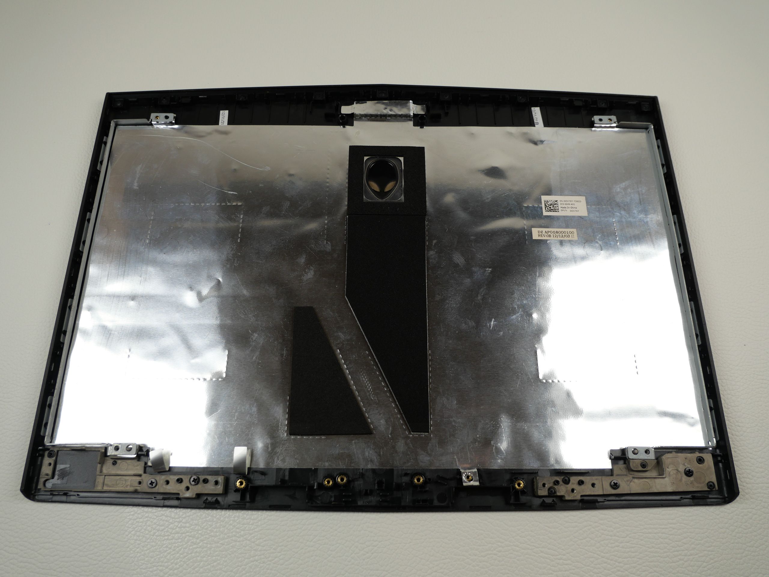 alienware-m14x-r2-top-lid-back-cover-1736-2