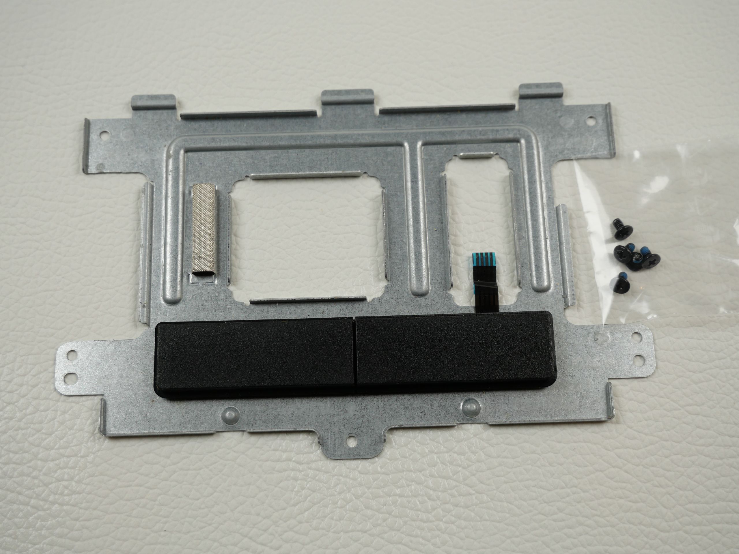 alienware-m14x-r2-touchpad-switches-buttons-1716-1