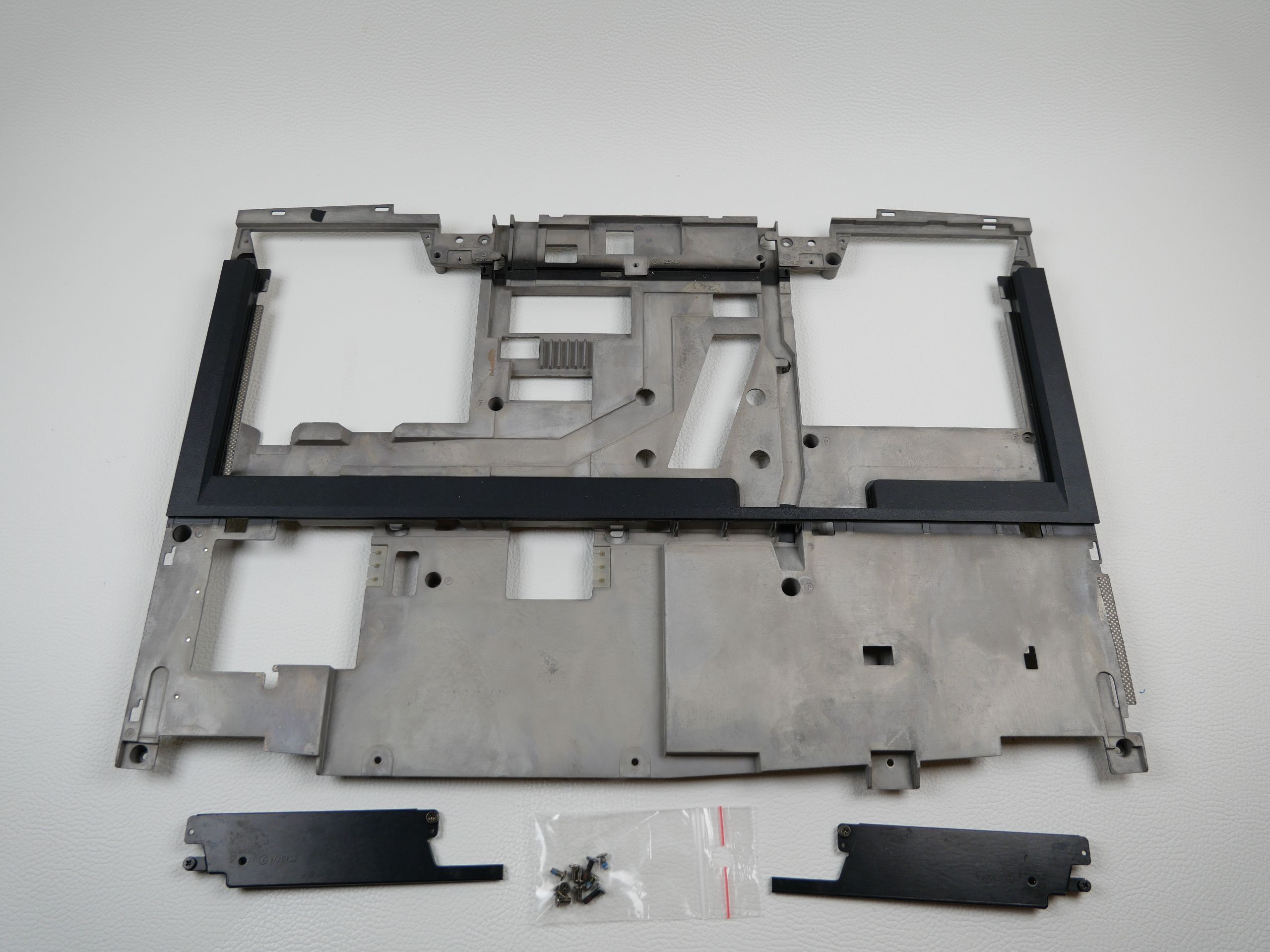 alienware-m17x-r2-case-bottom-inner-part-1770-1