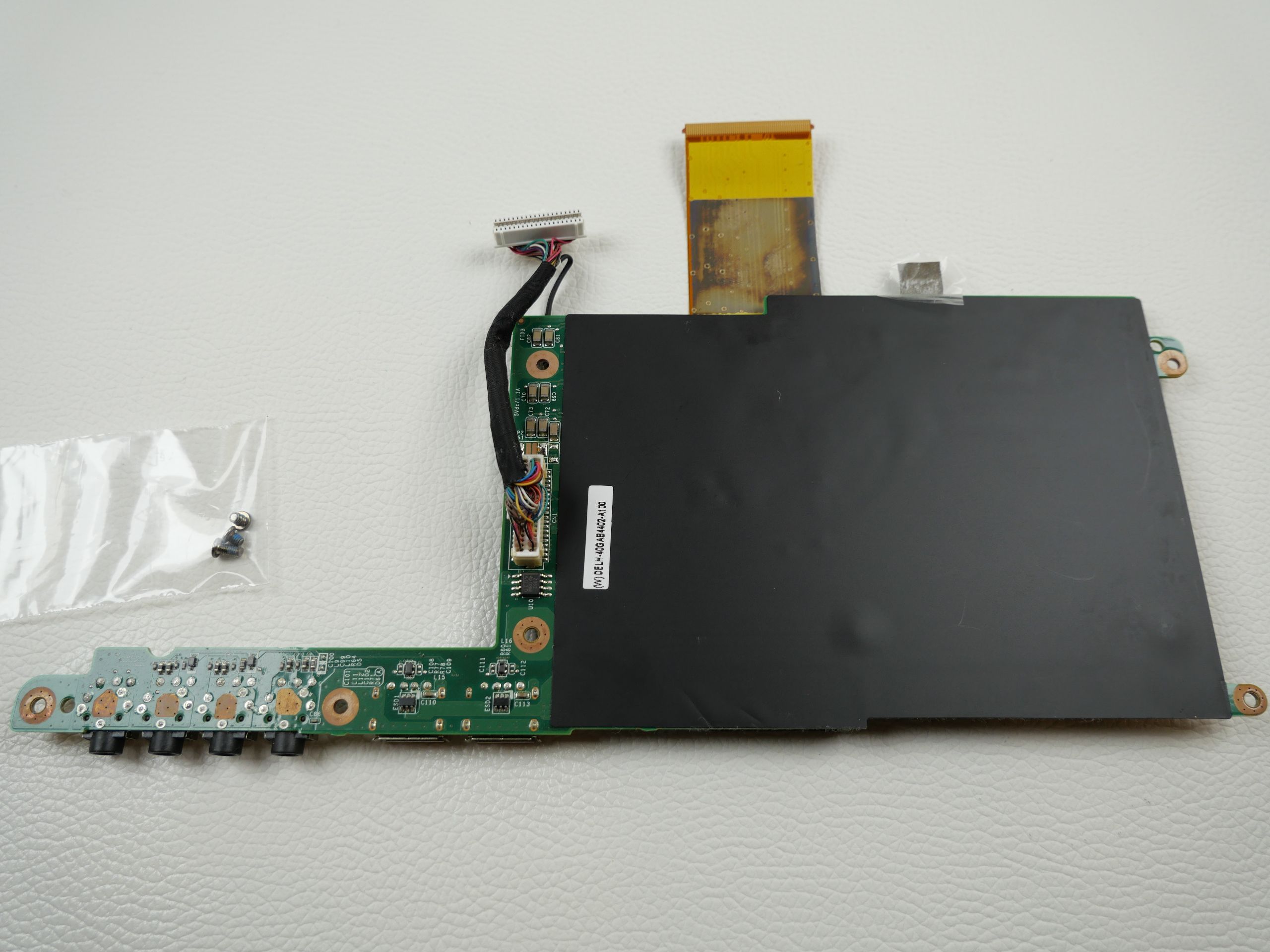 alienware-m17x-r2-module-board-usb-connector-earphone-jack-sd-card-connection-pcmcia-slot-1756-2