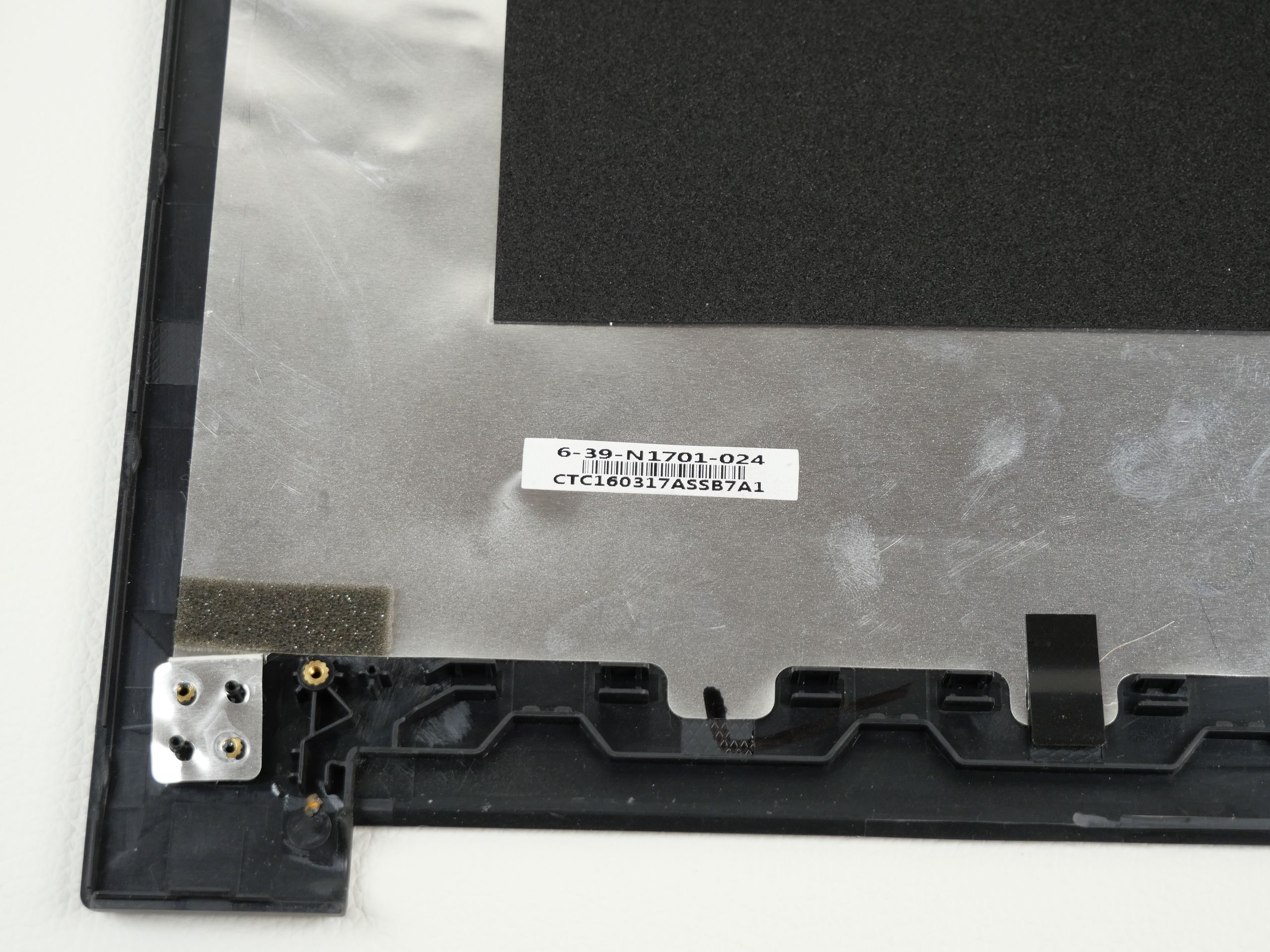 schenker-xmg-a726-clevo-n170rf1-top-lid-back-cover-1835-4