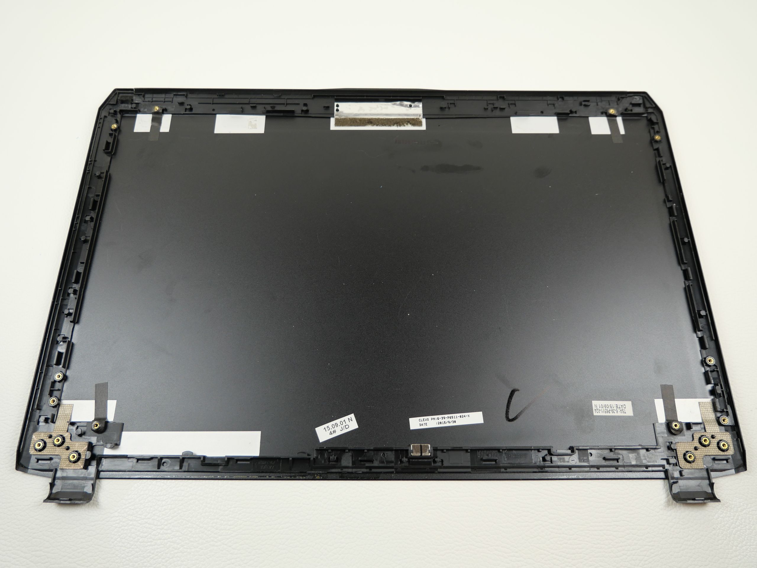 schenker-xmg-p506-clevo-p651rg-top-lid-back-cover-1870-2