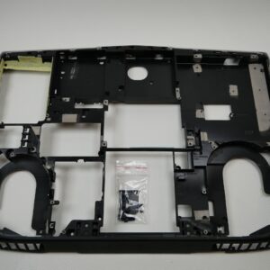 alienware-17-r1-case-bottom-2064-1