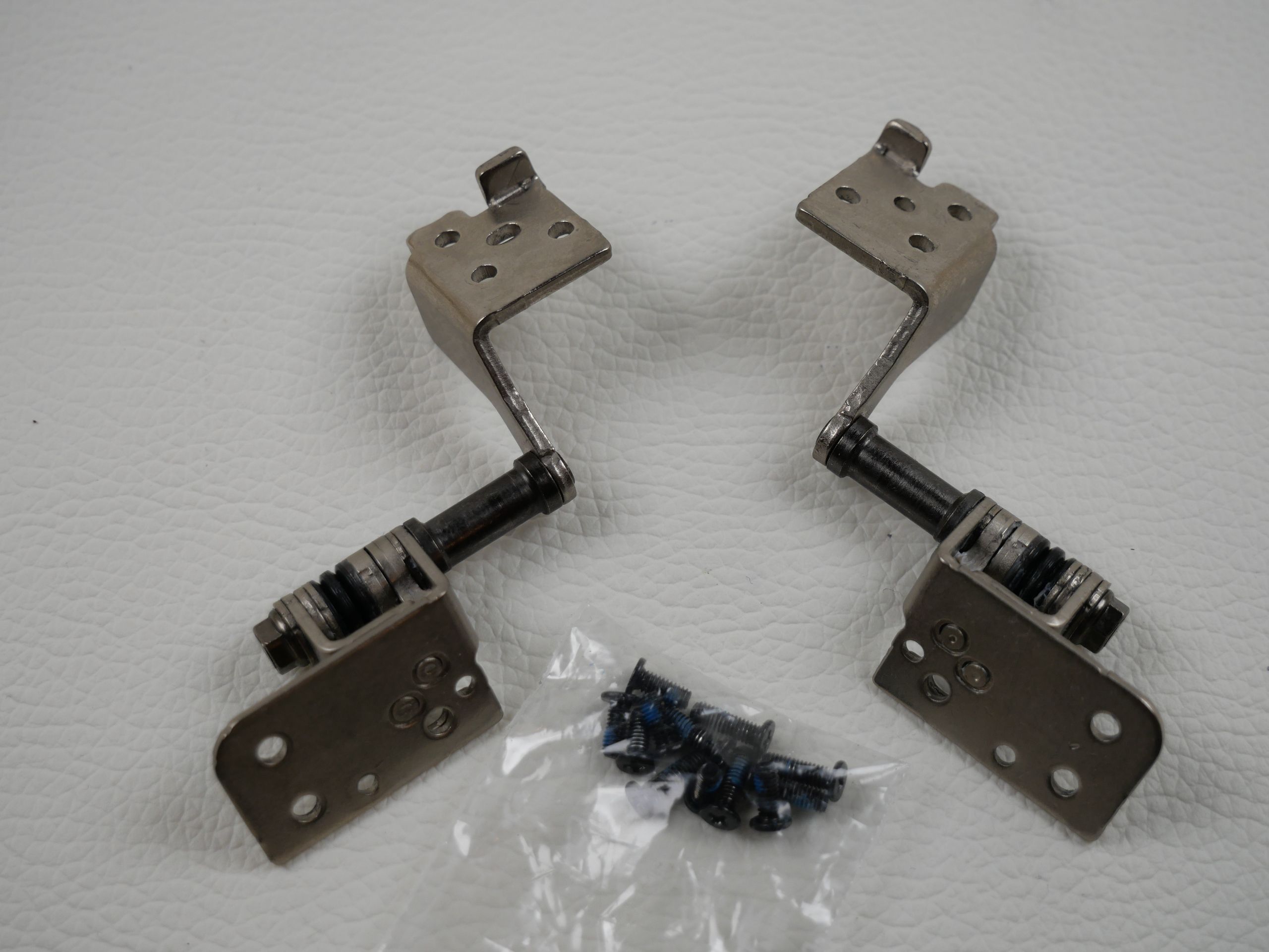 alienware-m17x-r4-display-hinges-2079-2