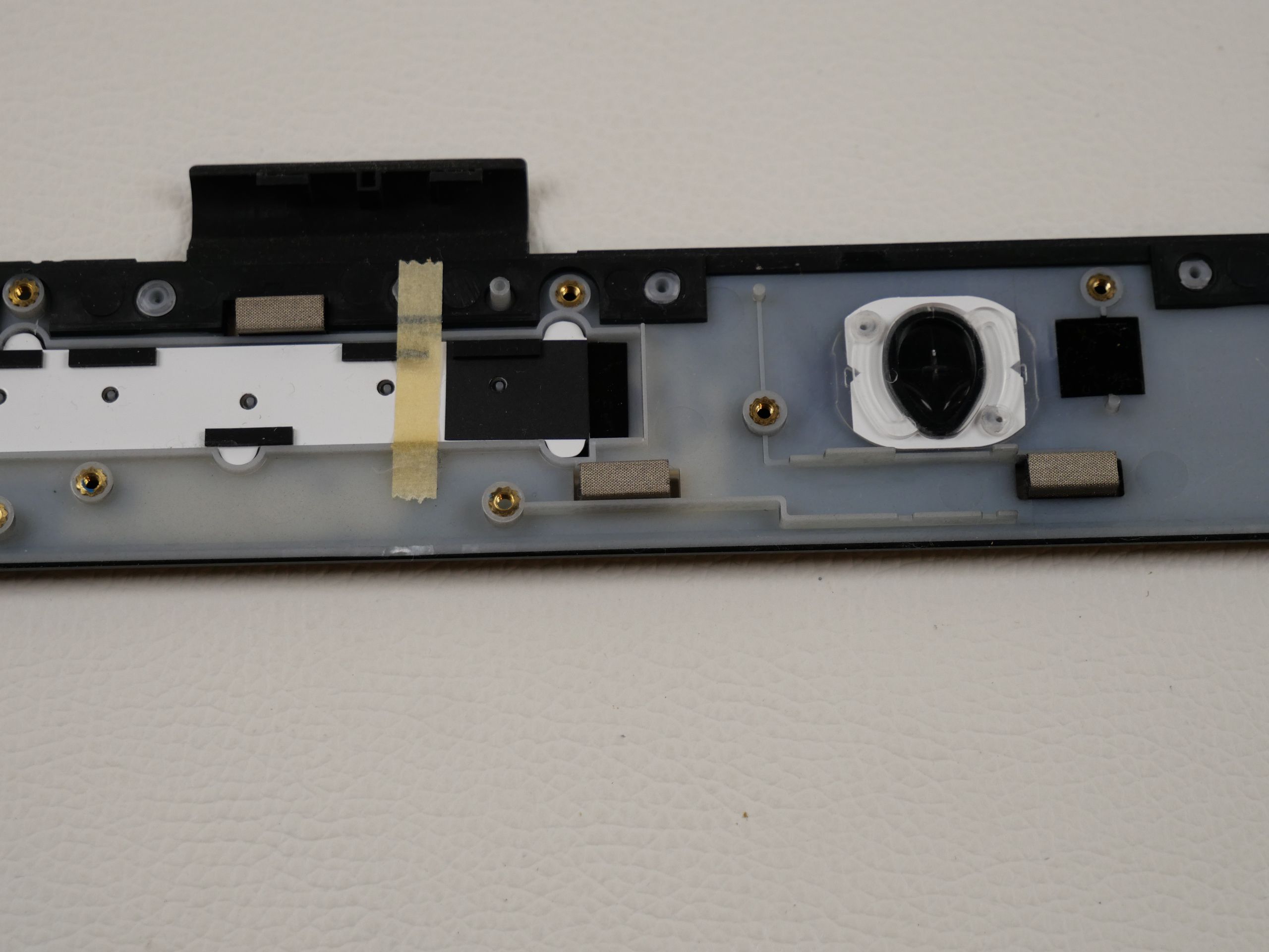 alienware-m17x-r4-keyboard-frame-cover-2102-4