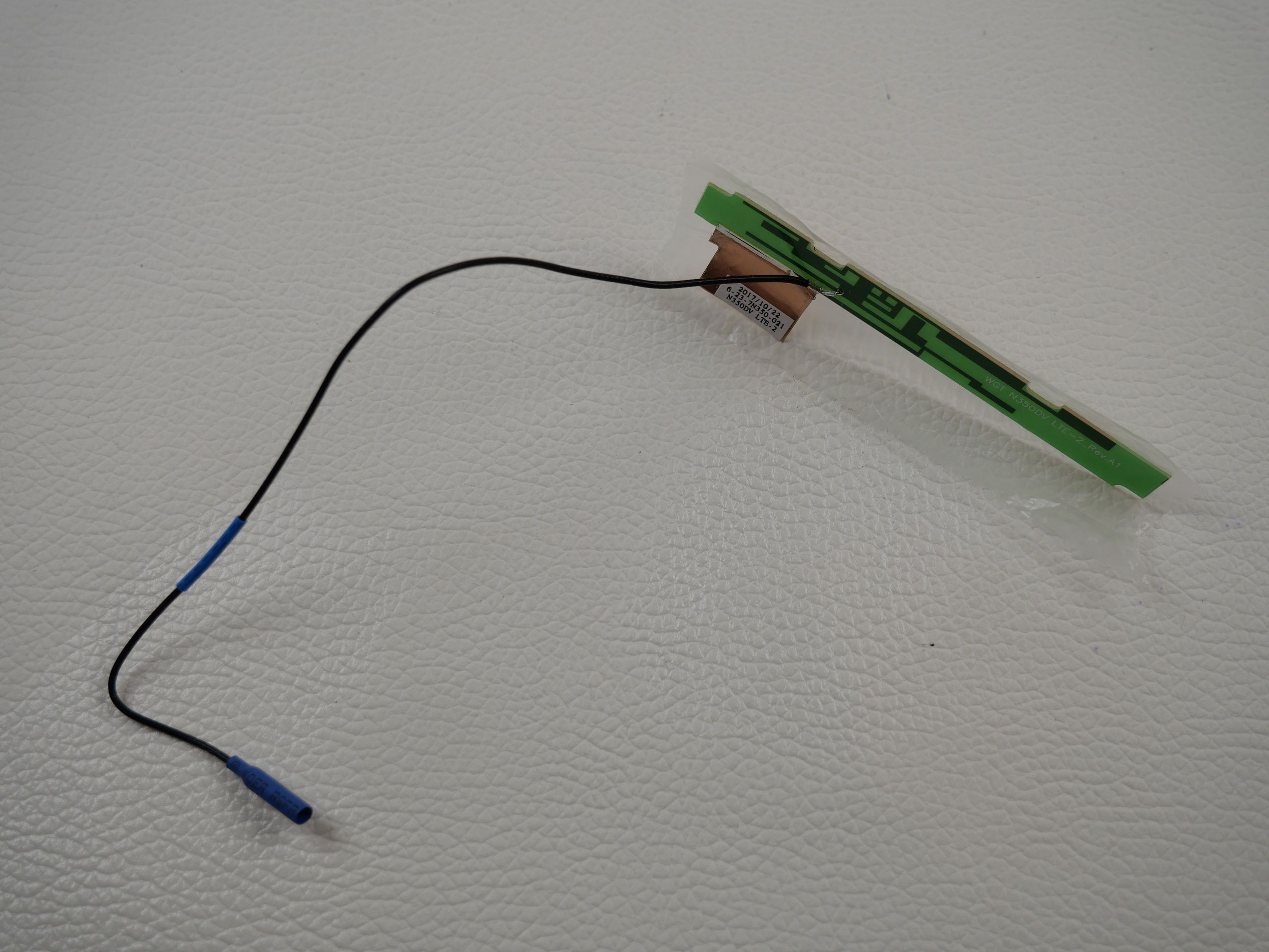 schenker-xmg-a517-clevo-n850hp6-lte-antenna-aux-2191-1