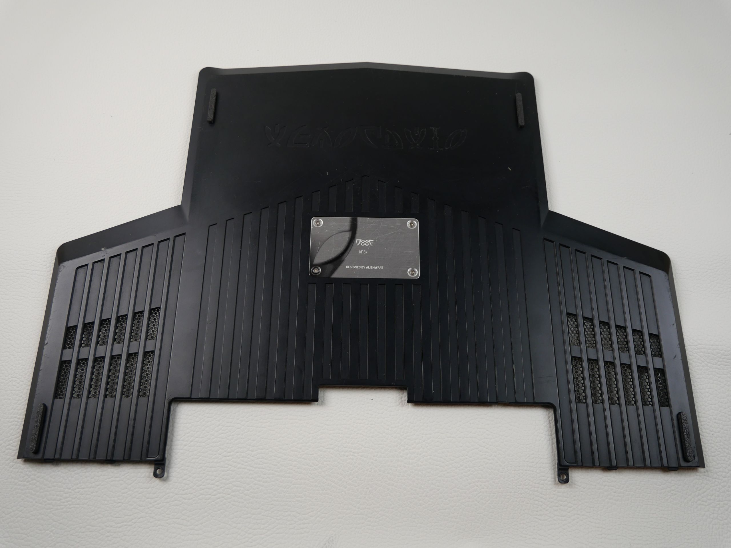 alienware m15x 3d gehäuseabdeckung mit gedruckten gummifuessen nach der montage