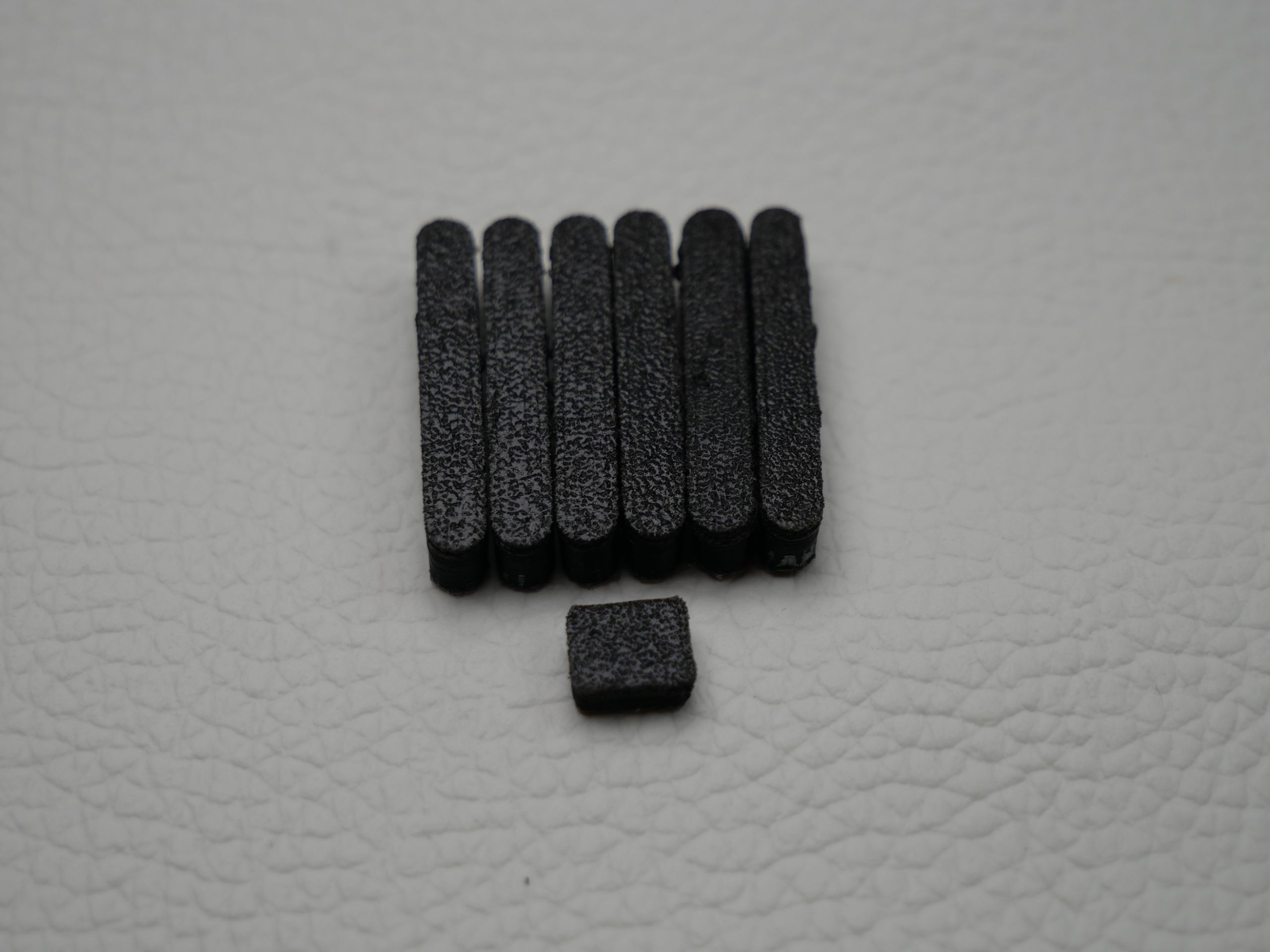 alienware m17x r1 r2 3d gedruckte gummifuesse set, die tpu Auflageflächen nebeneinander