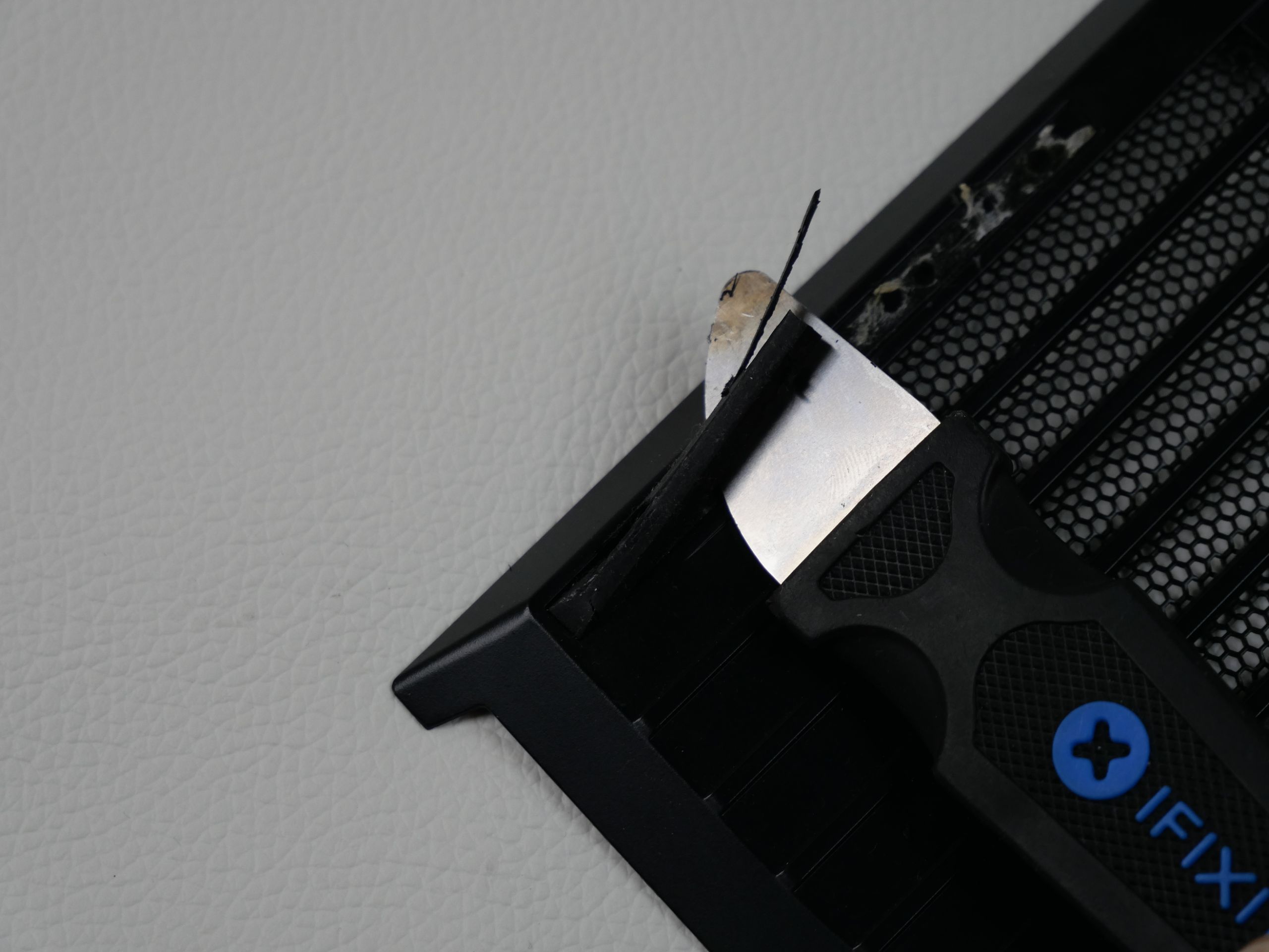 alienware m18x r1 r2 gehäuse alte gummifuesse demontage